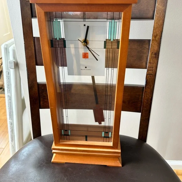 Frank Lloyd Wright Bulova Wooden Clock for mantel - Picture 5 of 12